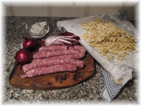 tallarines con salchicha, achicoria roja y requesn: ingredientes